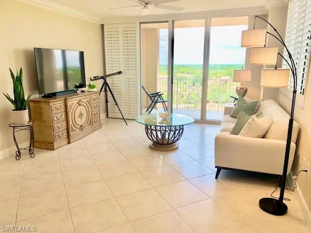 6597 Nicholas Blvd 1101, Naples, Florida 34108