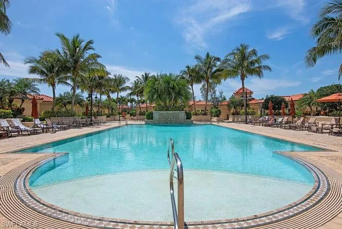 6597 Nicholas Blvd 1101, Naples, Florida 34108