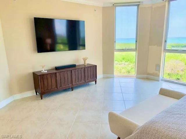 6597 Nicholas Blvd 1101, Naples, Florida 34108