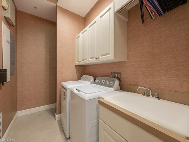 Laundry room with sink