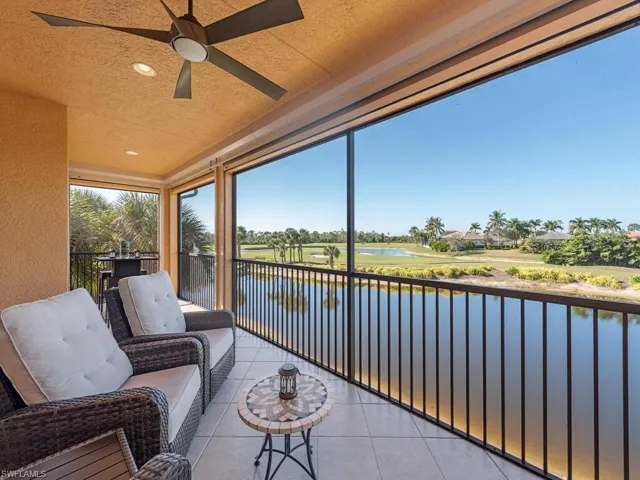 Screened balcony with plenty of room for relaxing and dining!