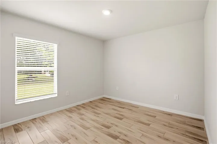 1024 Ne 33rd Ln, Cape Coral, Florida 33909