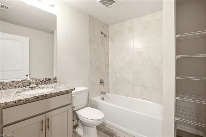 1024 Ne 33rd Ln, Cape Coral, Florida 33909