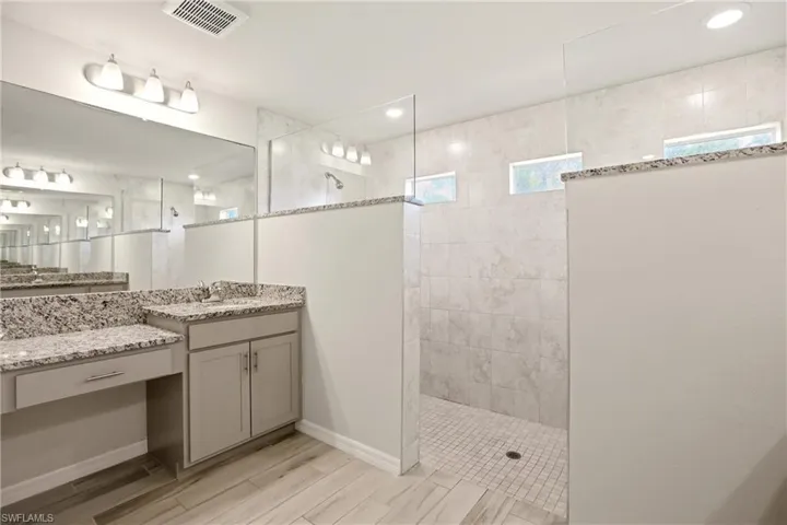 1024 Ne 33rd Ln, Cape Coral, Florida 33909