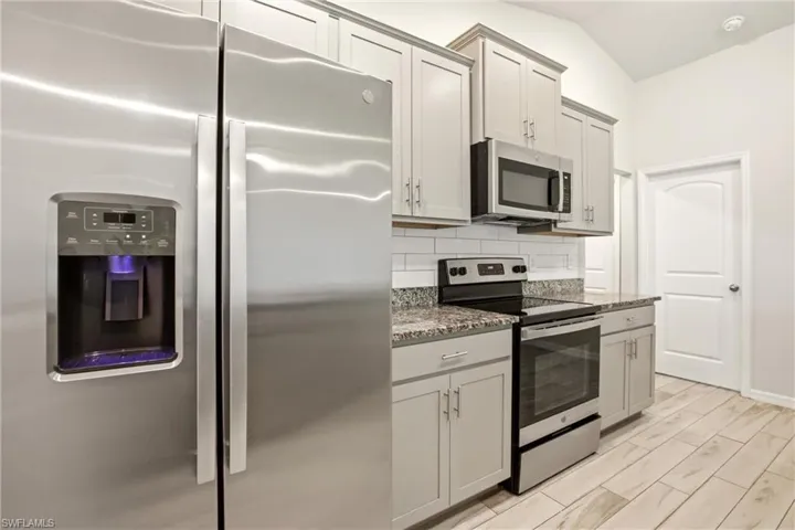 1024 Ne 33rd Ln, Cape Coral, Florida 33909