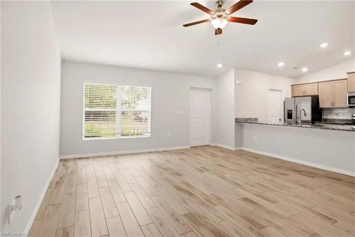 1024 Ne 33rd Ln, Cape Coral, Florida 33909
