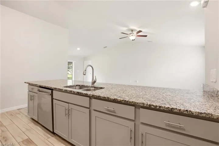 1024 Ne 33rd Ln, Cape Coral, Florida 33909
