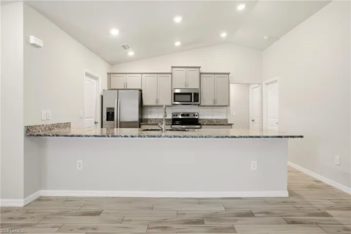 1024 Ne 33rd Ln, Cape Coral, Florida 33909
