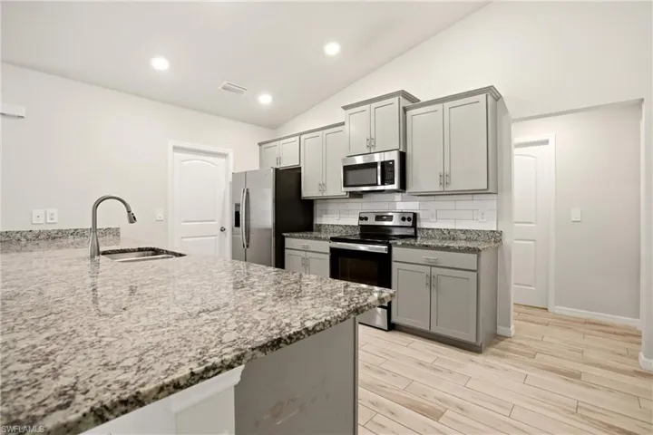 1024 Ne 33rd Ln, Cape Coral, Florida 33909