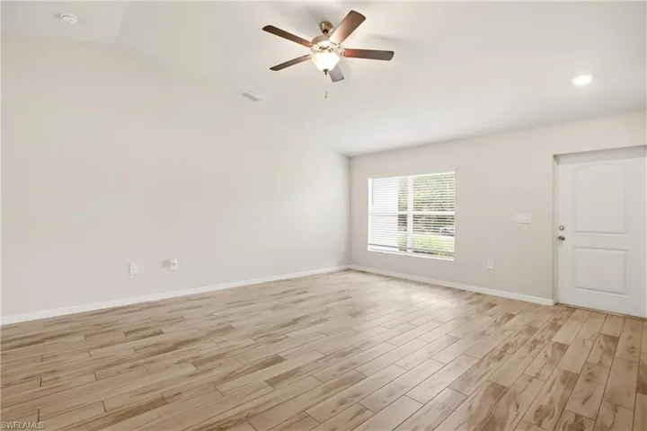 1024 Ne 33rd Ln, Cape Coral, Florida 33909