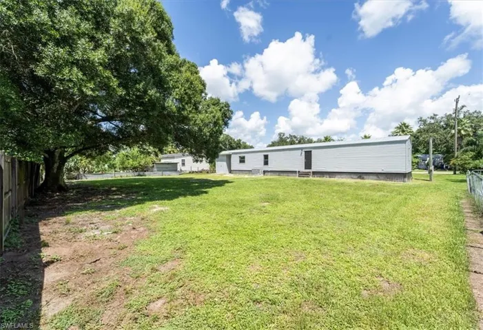 671  Bennett  AVE, Labelle, FL 33935