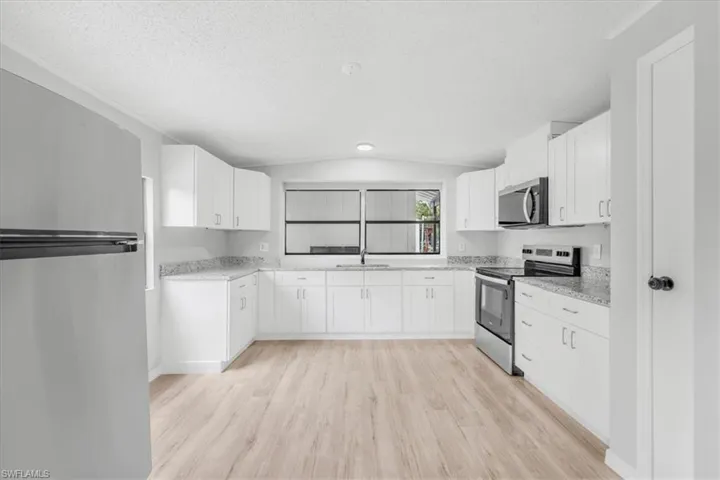 671  Bennett  AVE, Labelle, FL 33935