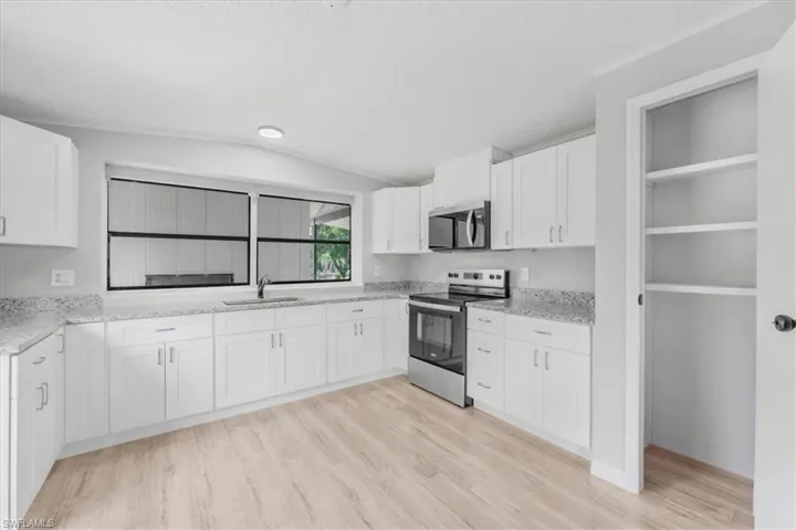 671  Bennett  AVE, Labelle, FL 33935