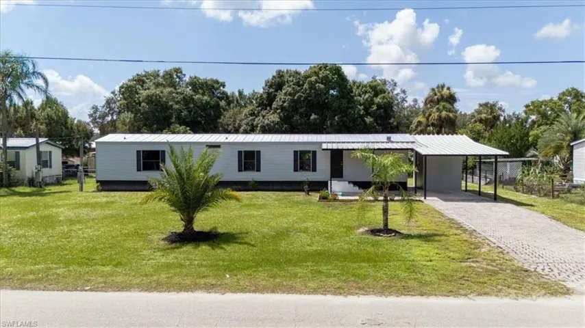 671  Bennett  AVE, Labelle, FL 33935