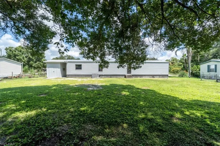 671  Bennett  AVE, Labelle, FL 33935