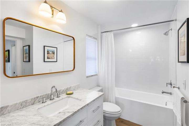 Ensuite 2nd bathroom offers a shower/tub combination.