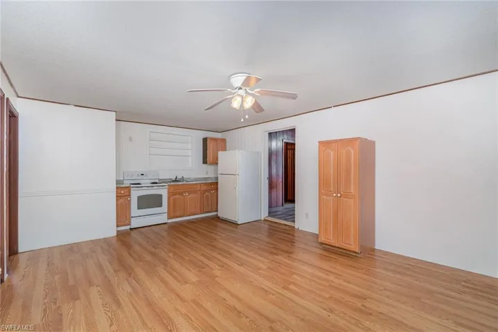 Kitchen 2/Living room