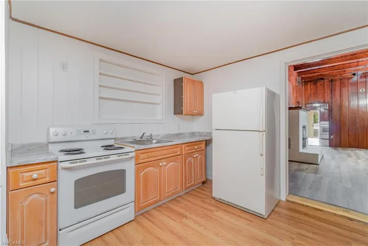 Kitchen 2/Living room