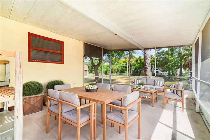 Virtually staged - Screened Lanai