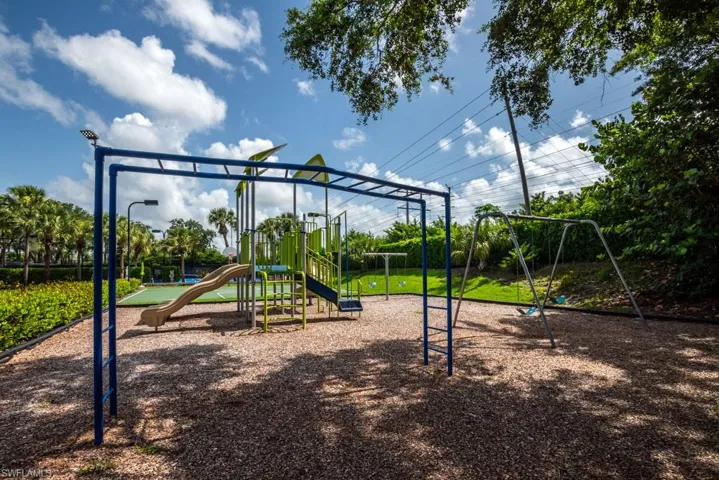 7846 Gardner Dr 102, Naples, Florida 34109