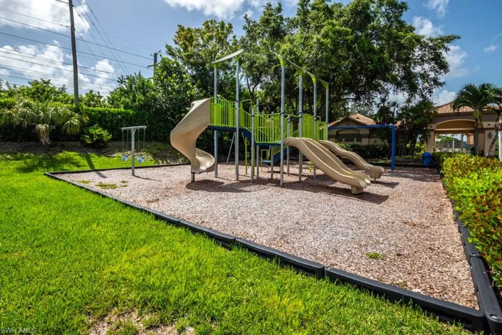 7846 Gardner Dr 102, Naples, Florida 34109