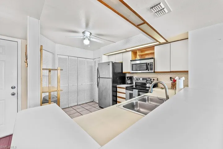 Kitchen & Laundry area