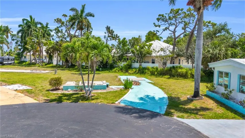 120  Ash  LN, Fort Myers, FL 33908