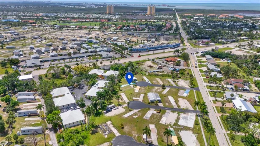 120  Ash  LN, Fort Myers, FL 33908