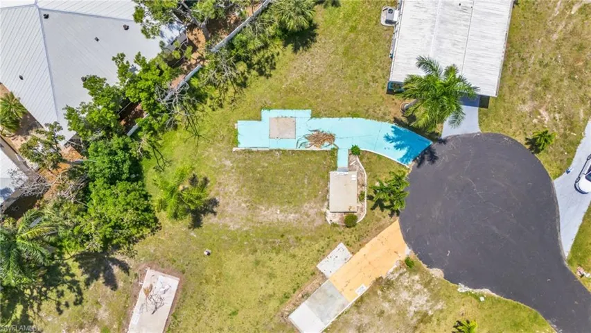 120  Ash  LN, Fort Myers, FL 33908