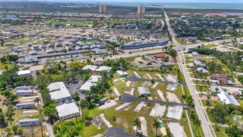 120  Ash  LN, Fort Myers, FL 33908