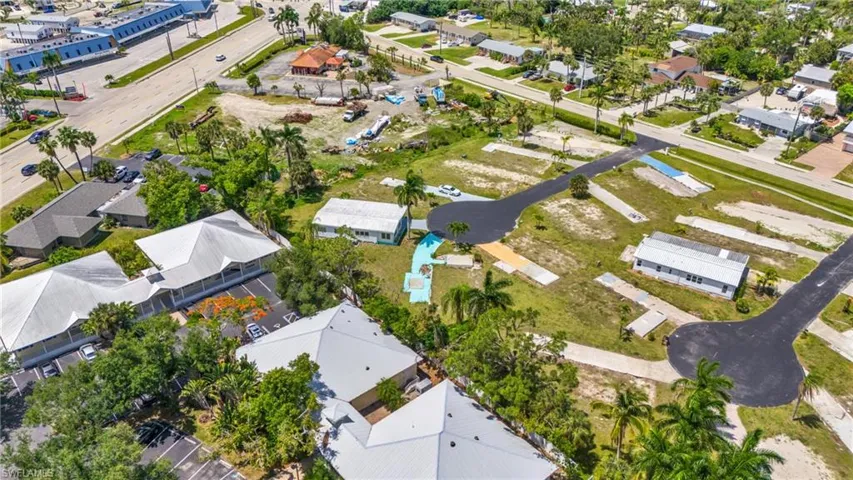 120  Ash  LN, Fort Myers, FL 33908