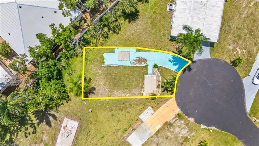 120  Ash  LN, Fort Myers, FL 33908