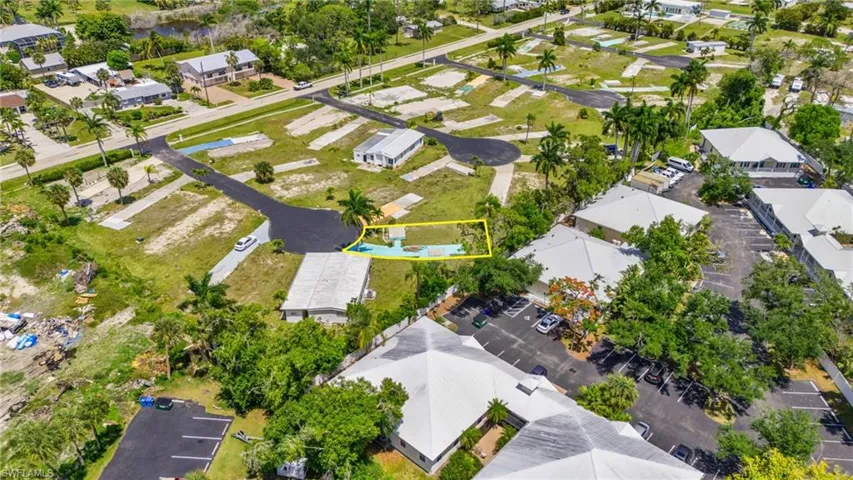 120  Ash  LN, Fort Myers, FL 33908