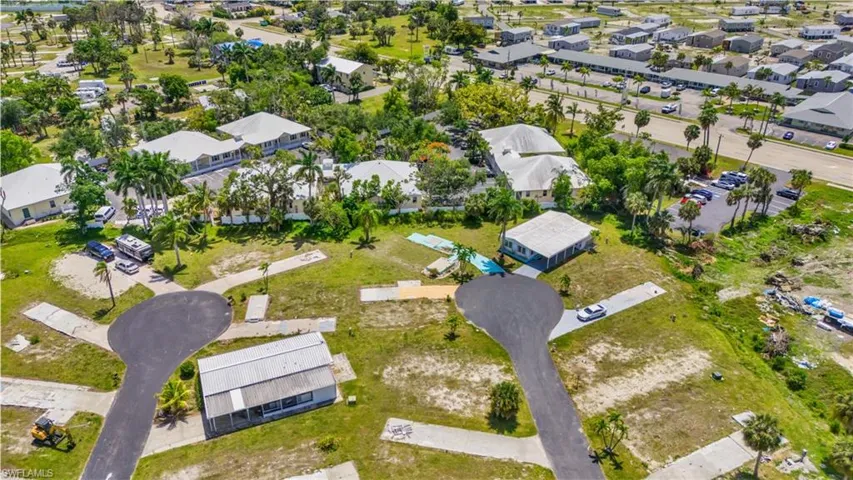 120  Ash  LN, Fort Myers, FL 33908