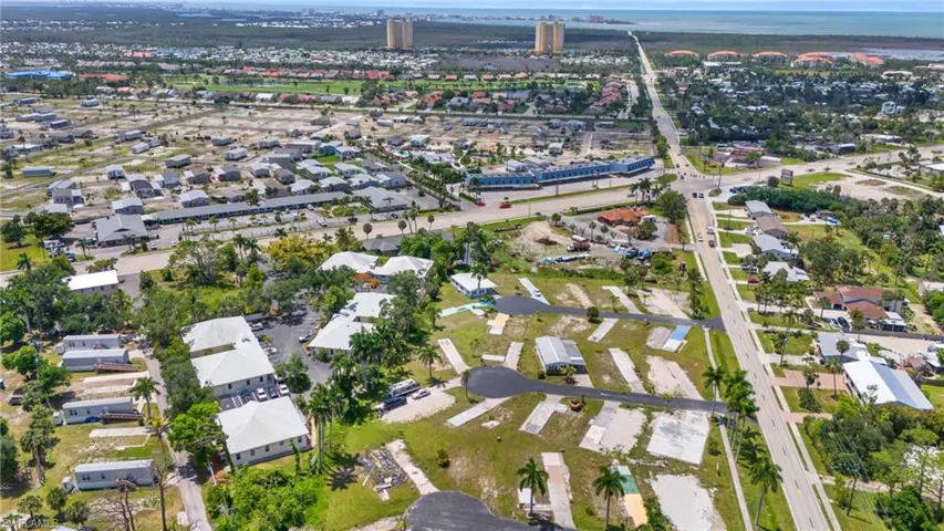 120  Ash  LN, Fort Myers, FL 33908