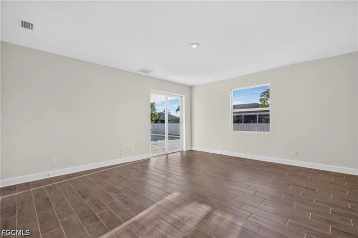 925 Sw 6th Ct, Cape Coral, Florida 33991