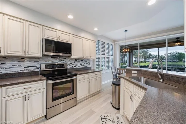 7701  Gardner  DR, Naples, FL 34109