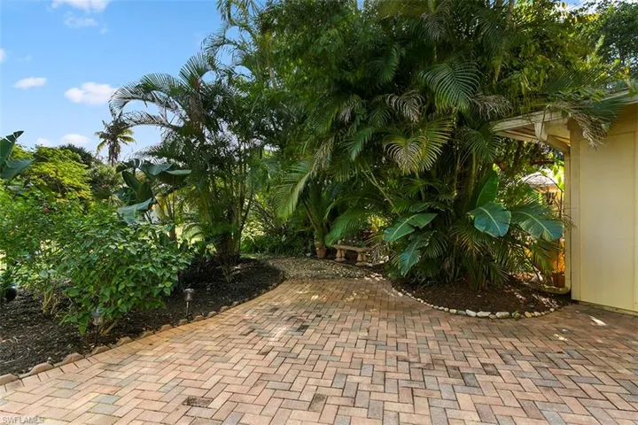 1201  Solana  RD, Naples, FL 34103