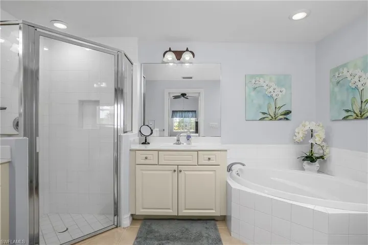 9185  Michael  CIR, Naples, FL 34113