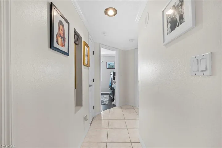 Hallway to split guest bedrooms & bathroom