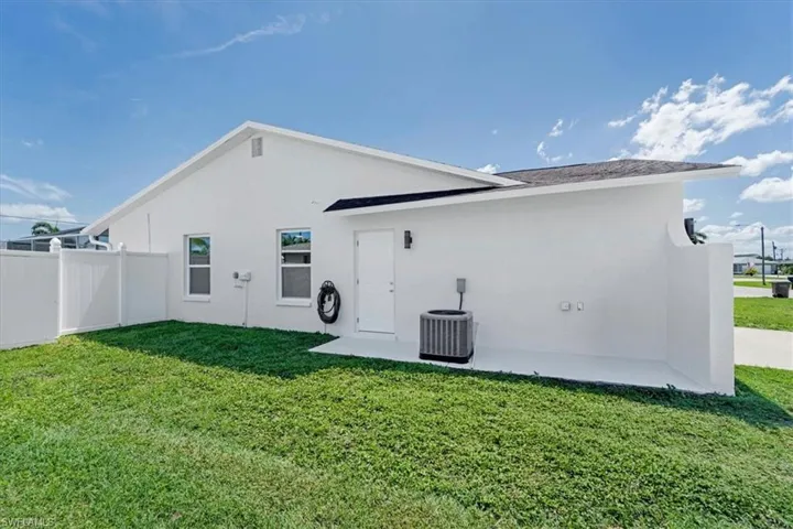 623 Se 31st Ln, Cape Coral, Florida 33904