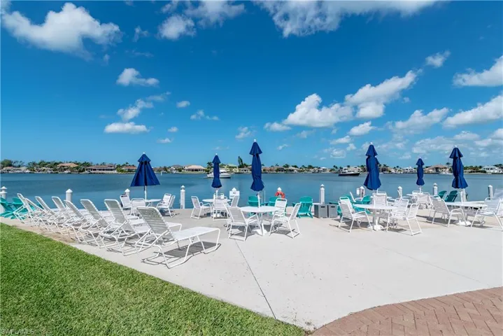 Sundeck located on Smokehouse Bay