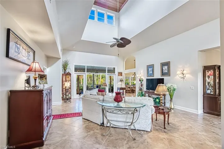 Living room with a high ceiling and ceiling fan