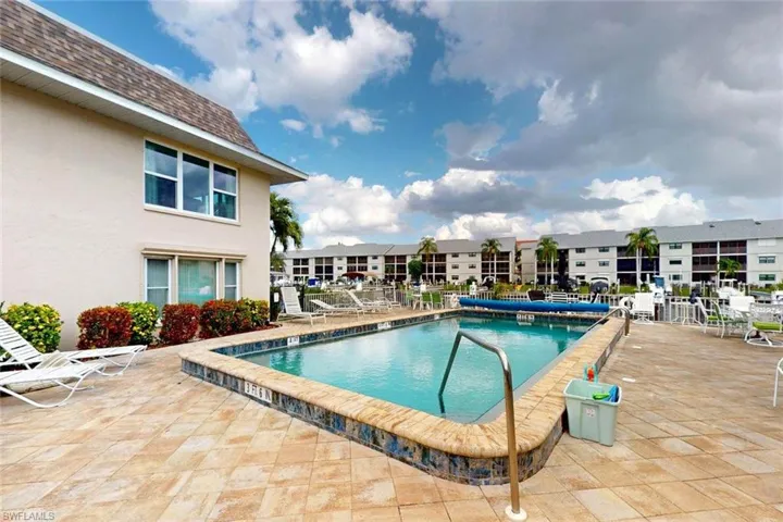 4229 Se 19th Pl 2e, Cape Coral, Florida 33904