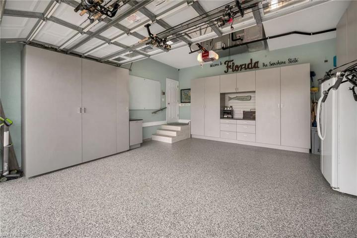 Built-in storage/Epoxy floors