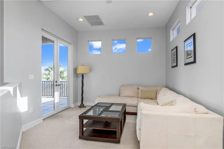 8942  Shenendoah  CIR, Naples, FL 34113
