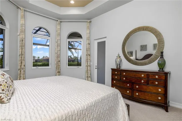8942  Shenendoah  CIR, Naples, FL 34113