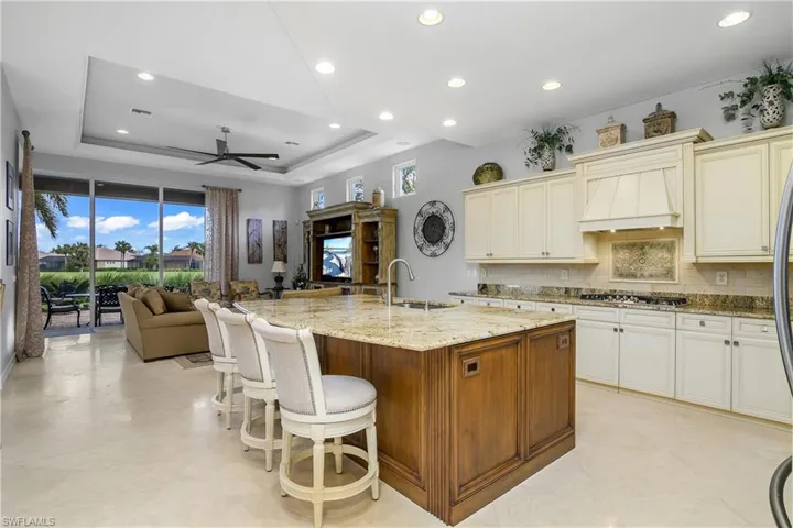 8942  Shenendoah  CIR, Naples, FL 34113