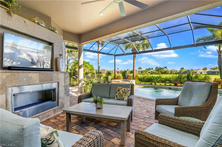 8942  Shenendoah  CIR, Naples, FL 34113