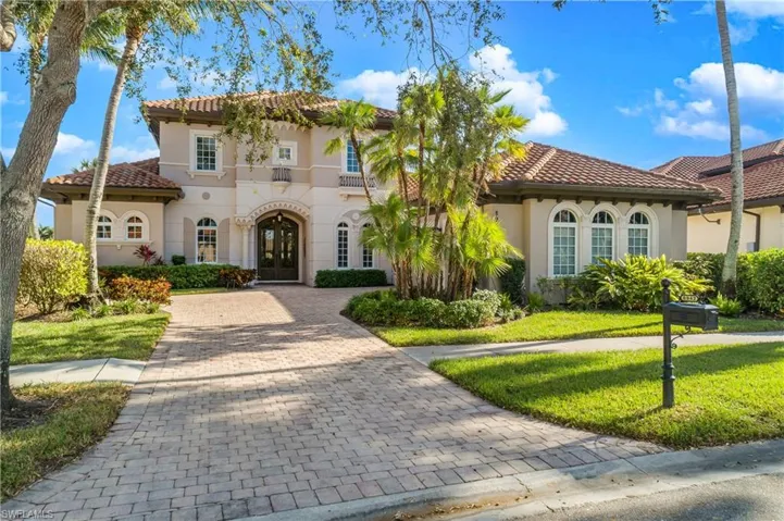8942  Shenendoah  CIR, Naples, FL 34113